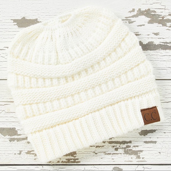 🆕 NWOT Ivory Knit Messy Bun Beanie - Picture 2 of 2